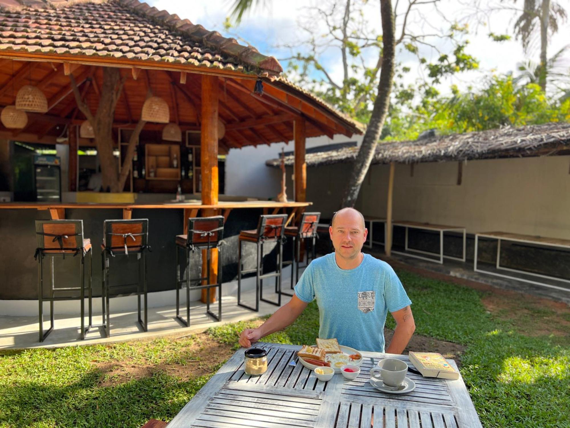 Pineapple Surf Hotel Ahangama Exterior photo